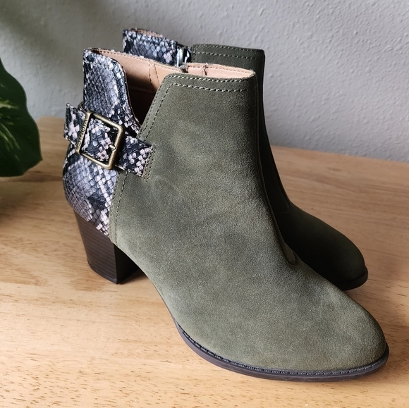 Vionic Naomi Leather Snake Print Buckle Ankle Water Resistant Booties Green 7 - Picture 1 of 12